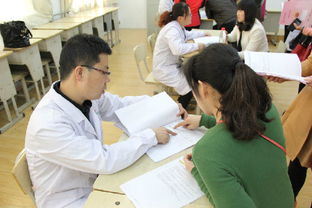 三門峽市第一高級中學(xué)舉辦教師健康與教育咨詢活動